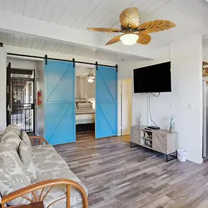 Apartment Airy Less Than 1 Mi To And Town, Kailua-Kona